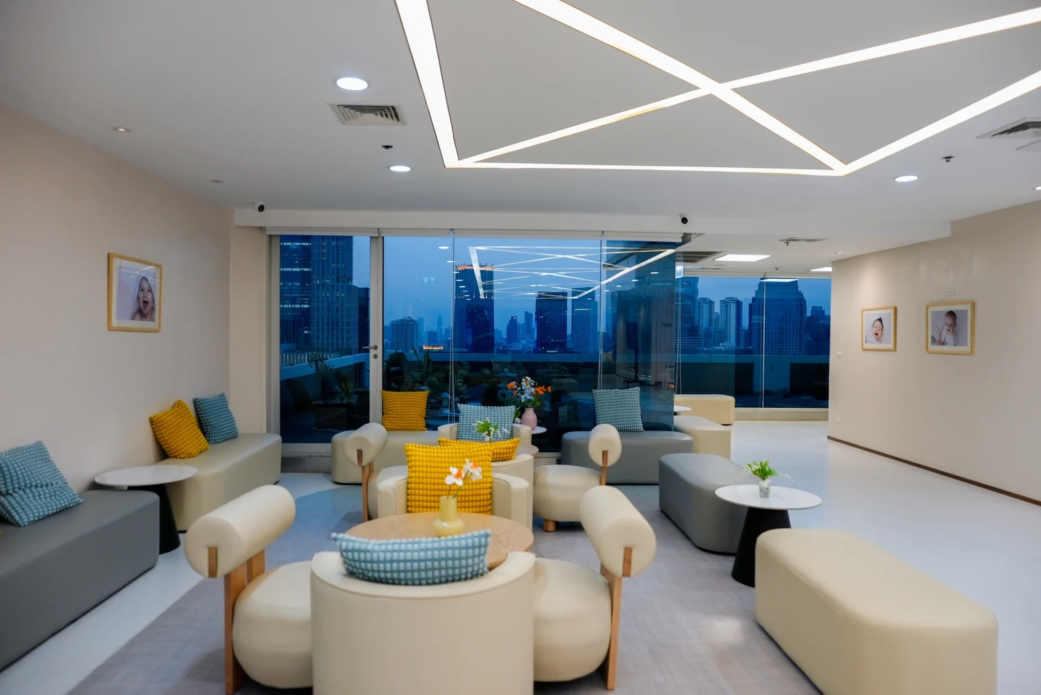 Reception and lounge at Dan Ruo IVF Clinic in Bangkok
