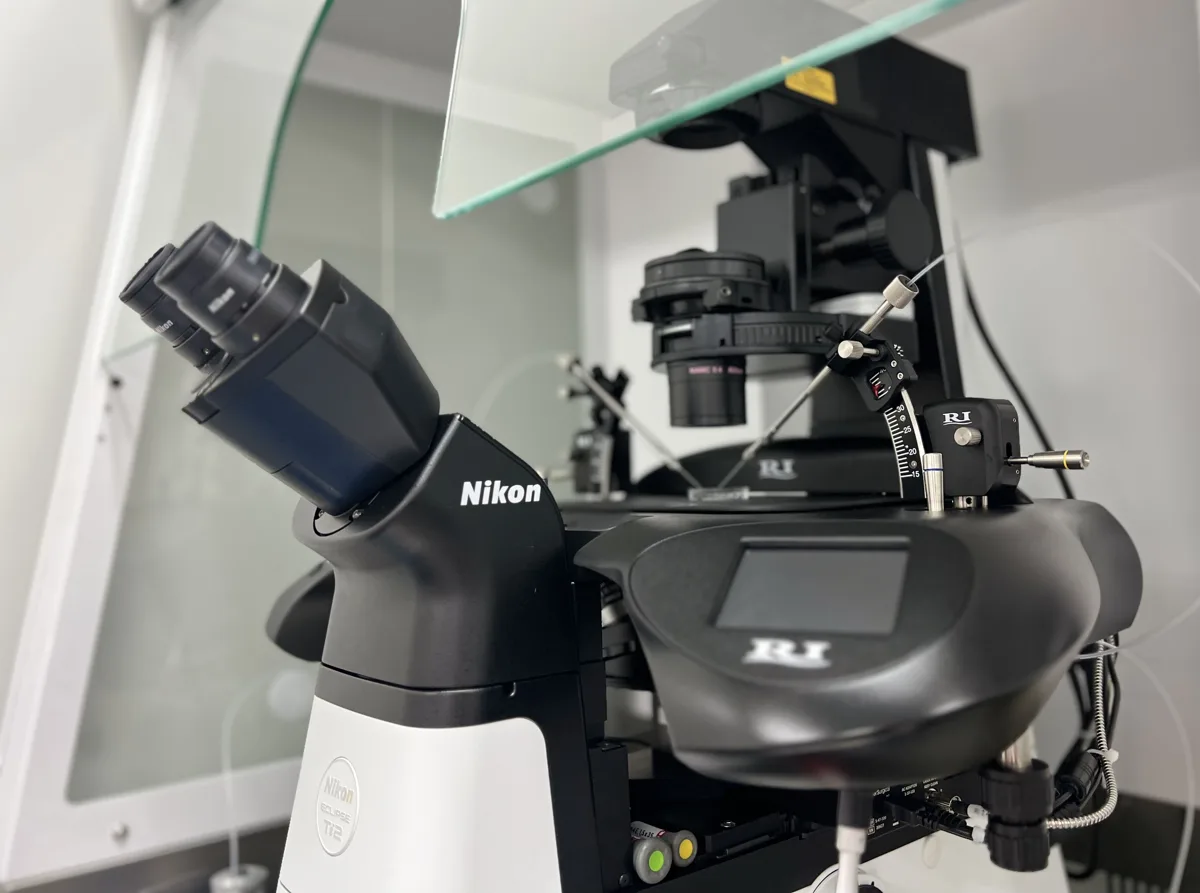 Microscope and micromanipulation workstation at DRC Bangkok